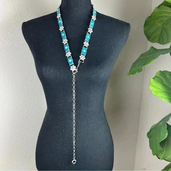 Teen Girl's Rhinestone Floral Design with Turquoise Leather Tabs Chainlink Belt - Picture 4 of 14
